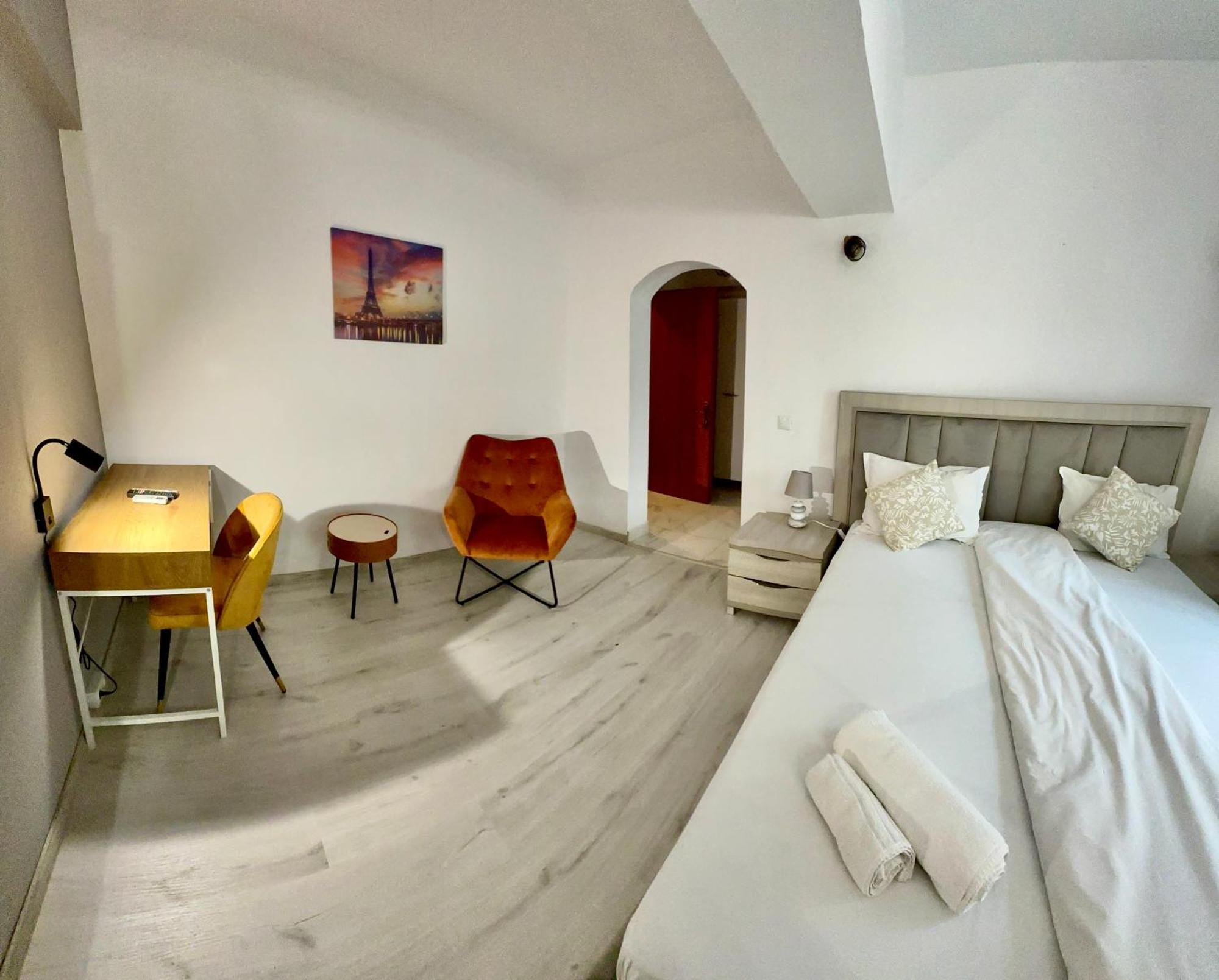 Hotel Green House Craiova Exterior photo